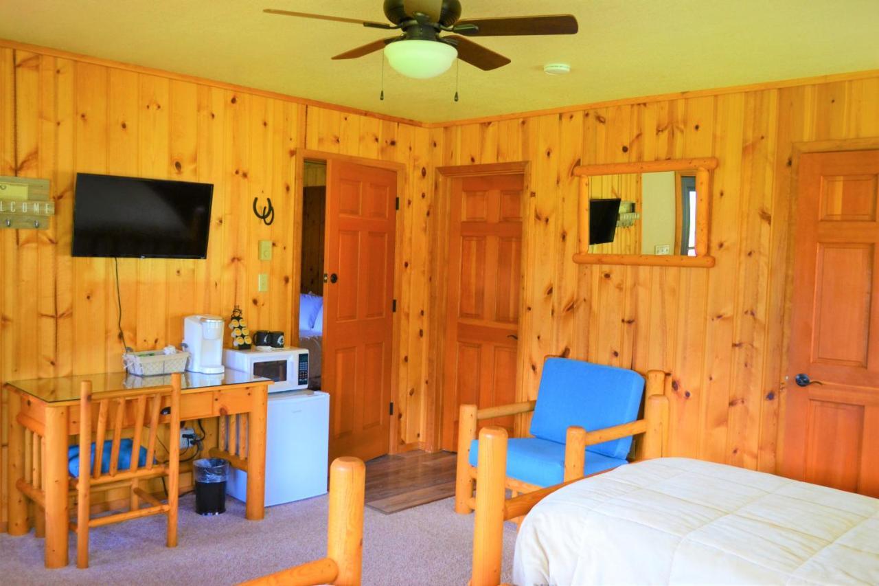 Вилла Twin Peaks Guest Ranch Salmon Экстерьер фото