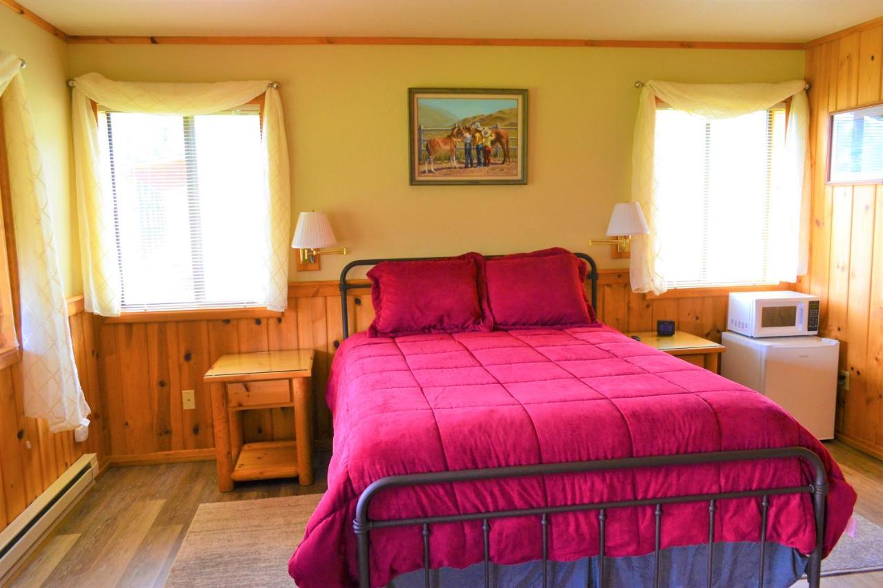 Вилла Twin Peaks Guest Ranch Salmon Экстерьер фото