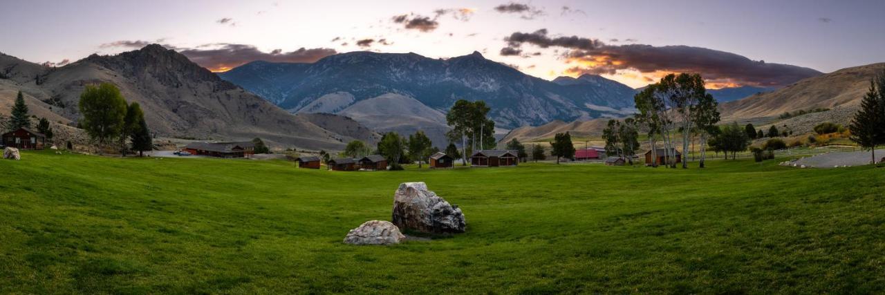 Вилла Twin Peaks Guest Ranch Salmon Экстерьер фото